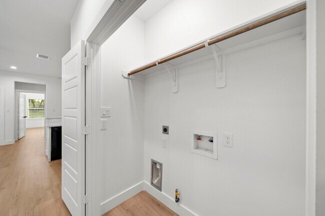 Building Photo - 7205 Tippett St