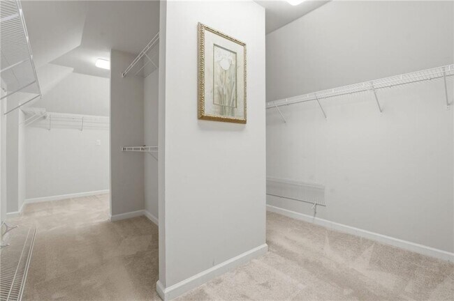 Building Photo - 3561 Carriage Glen Way