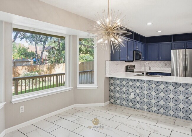 Building Photo - 13811 Stone Hollow