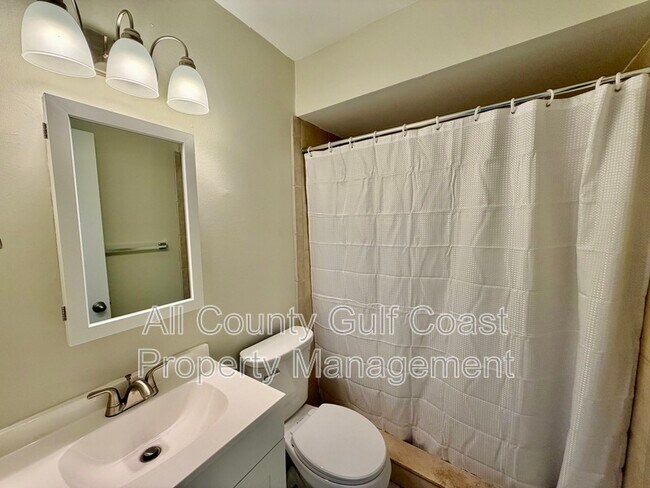 Building Photo - 1023 Lillian St