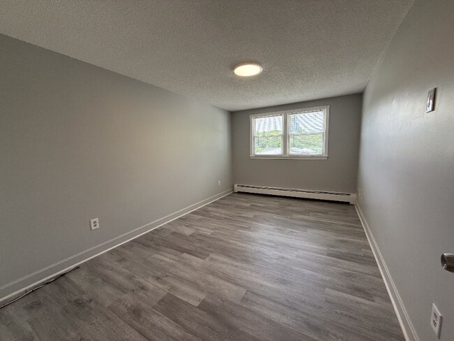 Building Photo - 37 Delmont St