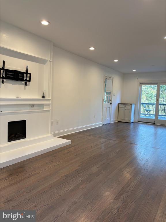 Building Photo - 9830 Meadow Valley Dr