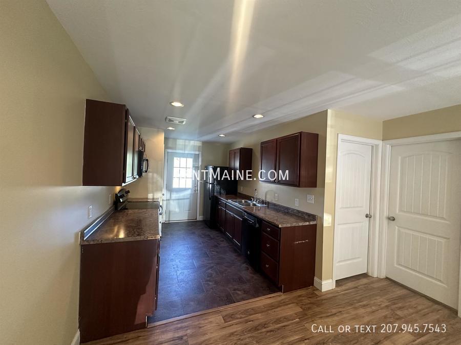 Building Photo - 31 Basketball Ct