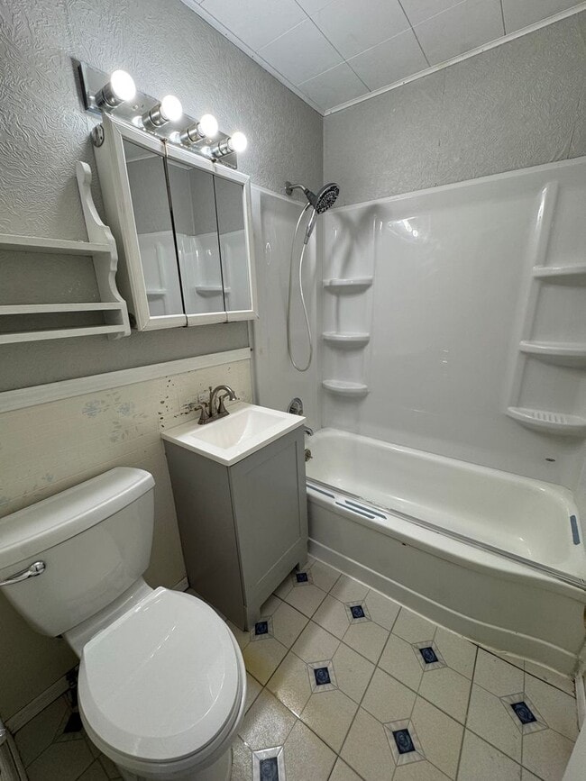 Building Photo - 3 Bedroom 2 Bath house in Bettendorf