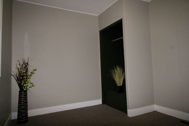 Building Photo - 3 Bedroom, 1 Bathroom Home for Rent in Evansdale, Ia