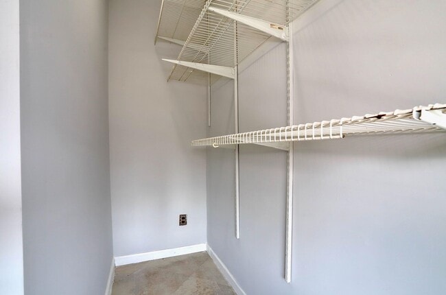 Building Photo - 73 Wales Ave