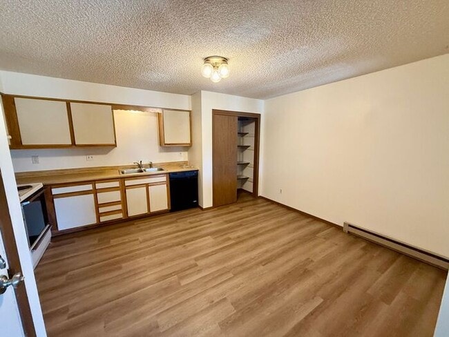 Building Photo - Limited-Time Move-In Deal: Get Your First 2 Weeks FREE! Spacious 2 Bed, 1 Bath Apartments + Flexi...
