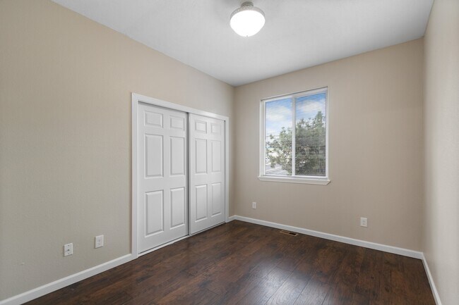 Building Photo - 3164 E 16th Ave