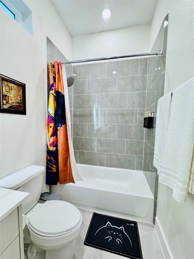 Building Photo - 225 Noras Ln