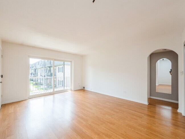 Building Photo - 880 S Plum Grove Rd