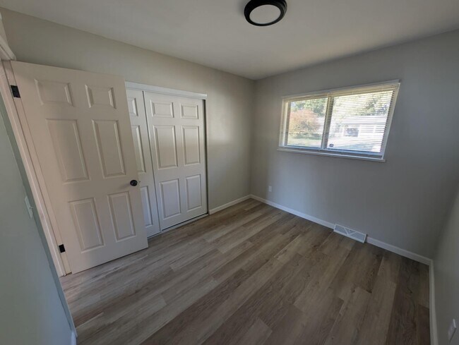 Building Photo - 630 Gerald Ave