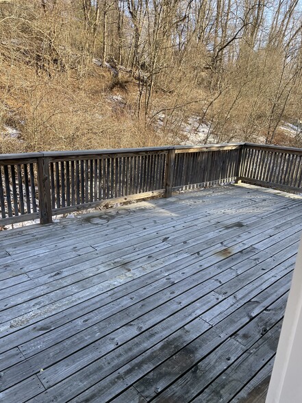 Large Deck - 2560 U.S. 9