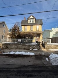 Building Photo - 321 E Price St