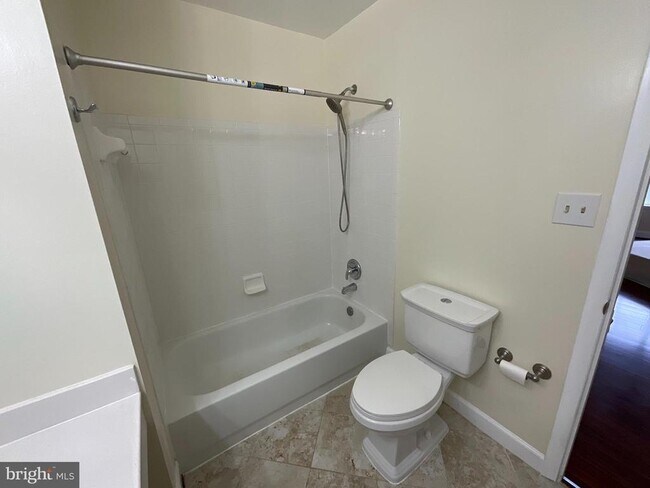 Building Photo - 9401 Royal Bonnet Terrace