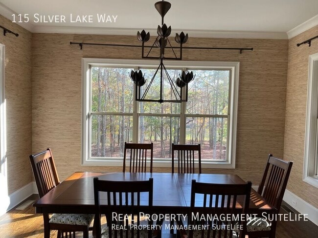 Building Photo - 115 Silver Lake Way