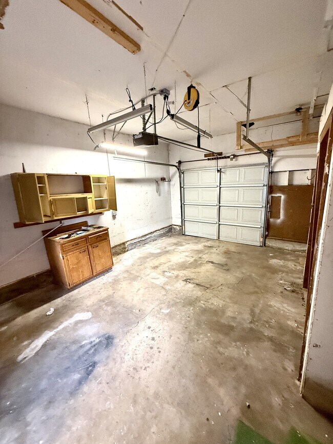 Building Photo - 1737 Mt Washington Rd