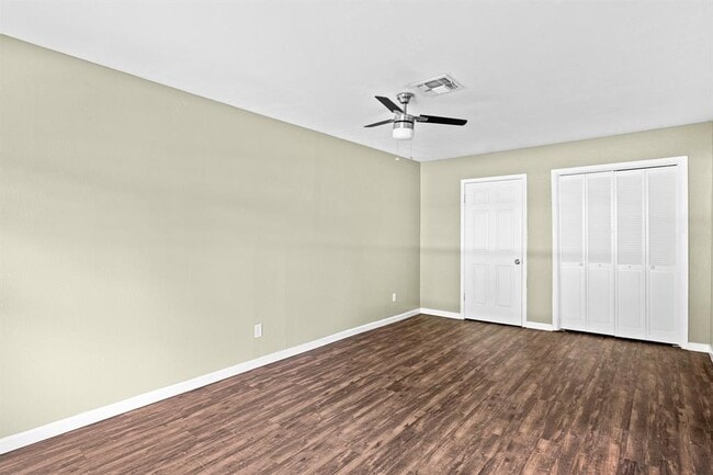 Building Photo - 1422 Yorkshire Dr
