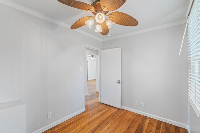 Building Photo - 3701 Vera Dr