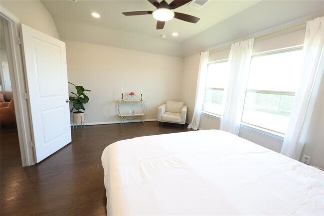 Building Photo - 2334 Falcon Brook Dr