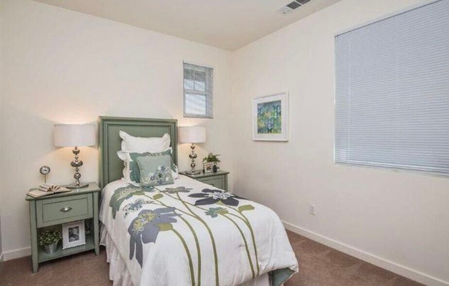 Second bedroom on upper level - 170 N N St