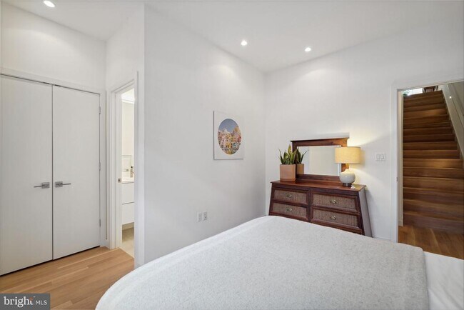 Building Photo - 1539 6th St NW