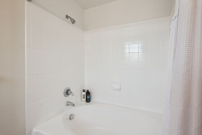 Building Photo - 6610 N 93rd Ave