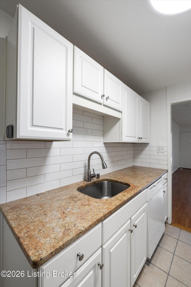 Building Photo - 1040 Cherokee Rd