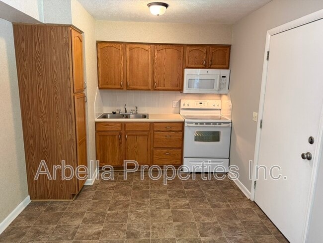 Building Photo - 960 Kendrick Creek Rd