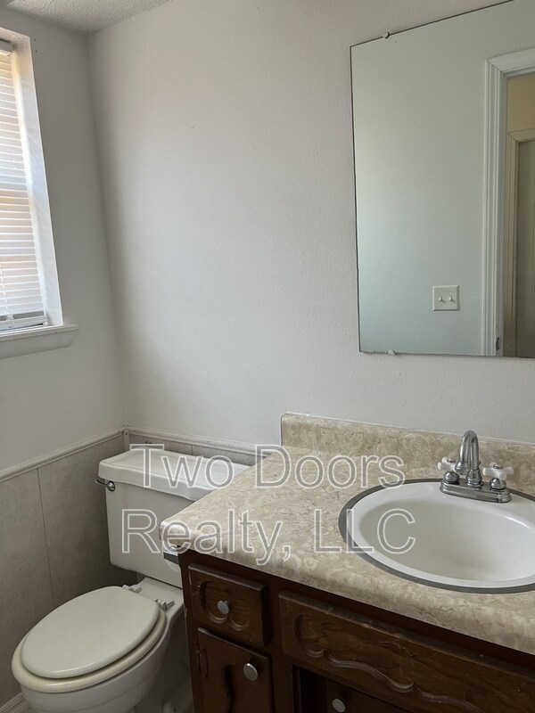 Building Photo - 1513 Parkwoods Terrace