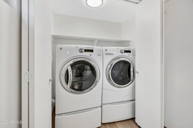 Building Photo - 8876 W Bluefield Ave