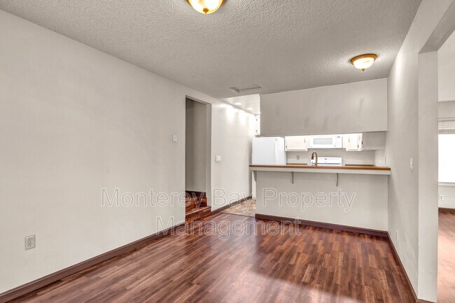 Building Photo - 1446 Skyview Dr