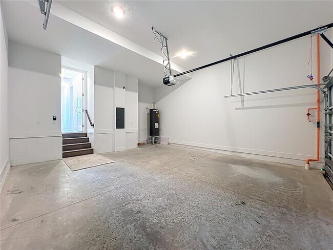 Building Photo - 15465 Hamlin Pk Dr