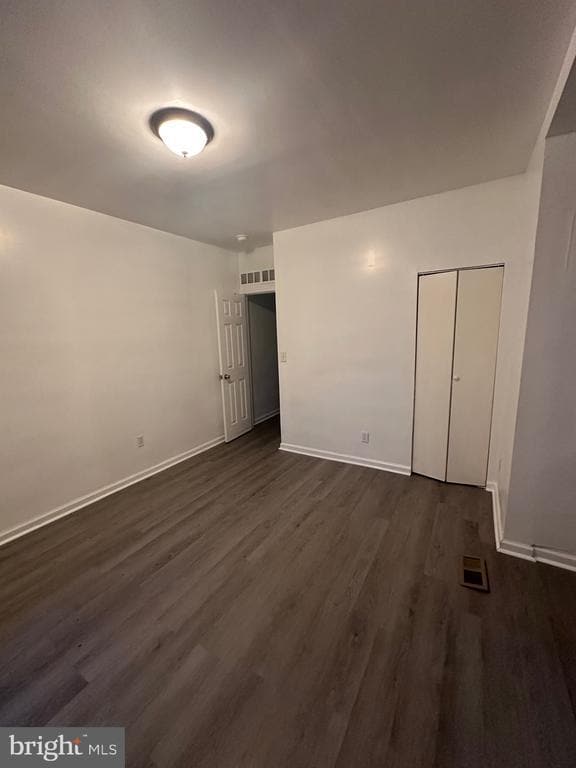 Building Photo - 1127 W 2nd St