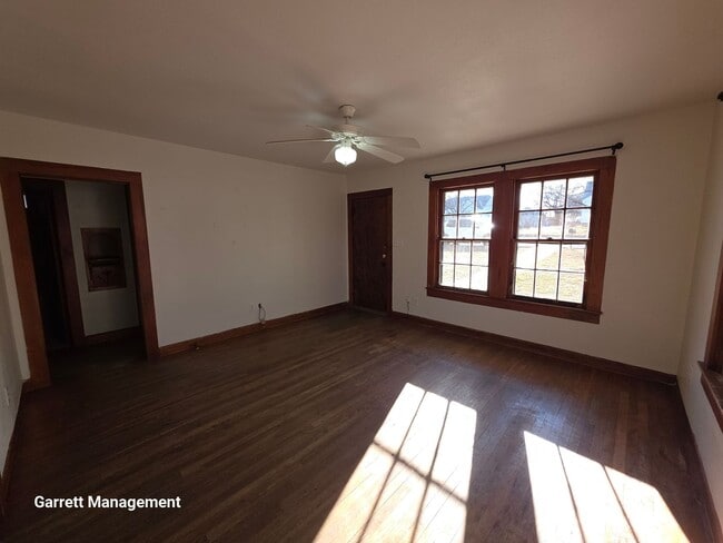 Building Photo - 2/1 House in Lampasas