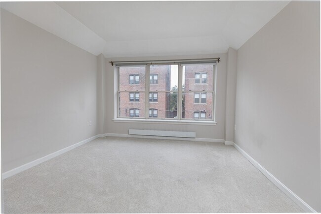 Building Photo - 910 Beacon St