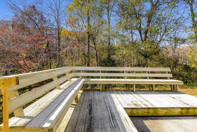 Building Photo - 1623 Oak Knoll Ln