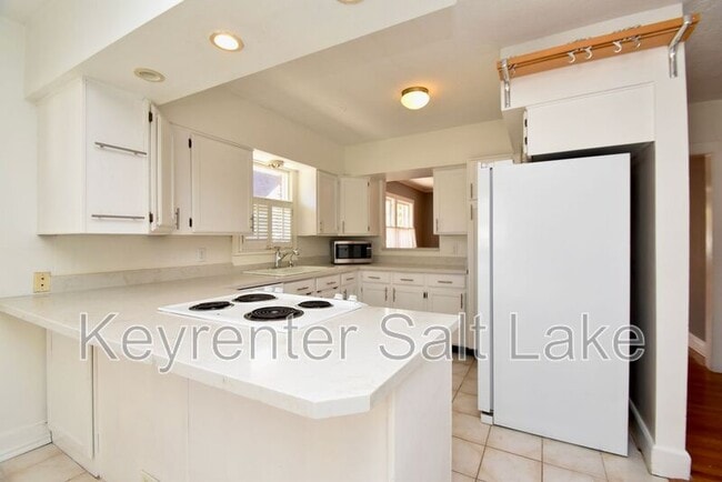 Building Photo - 1583 Princeton Ave S