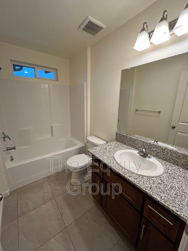 Building Photo - 2624 W McComb Ave