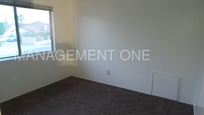Building Photo - 2182 Garretson Cir