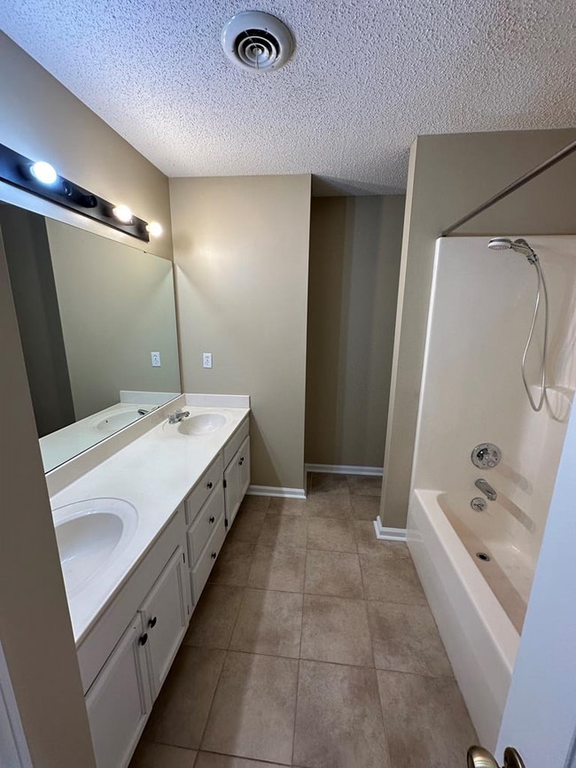 Building Photo - 910 Crawford Cir