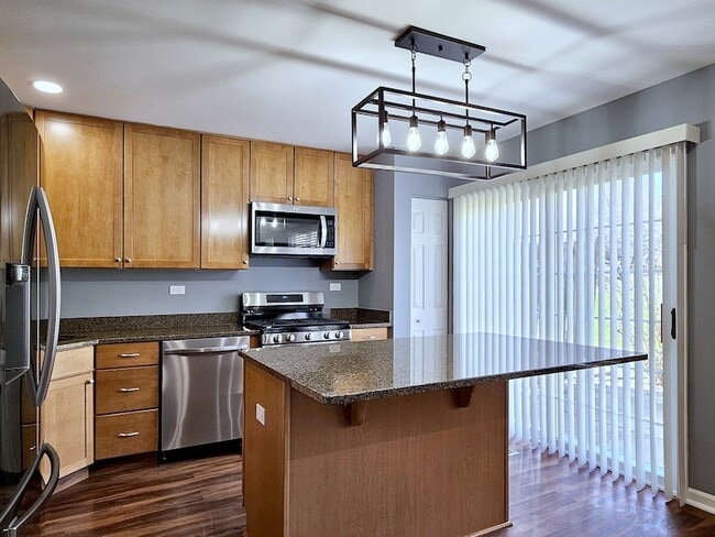 Building Photo - 464 Lancaster Dr