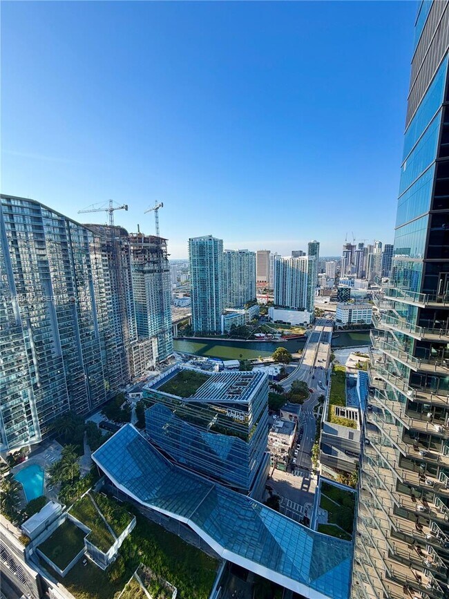 Building Photo - 801 S Miami Ave