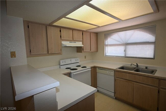 Building Photo - 8455 W Sahara Ave