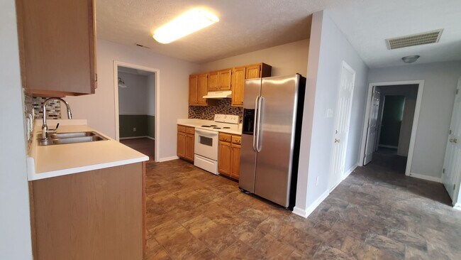 Building Photo - 2823 Franzia Dr