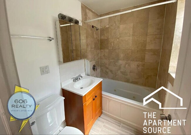 Building Photo - 2704 W Arthur Ave