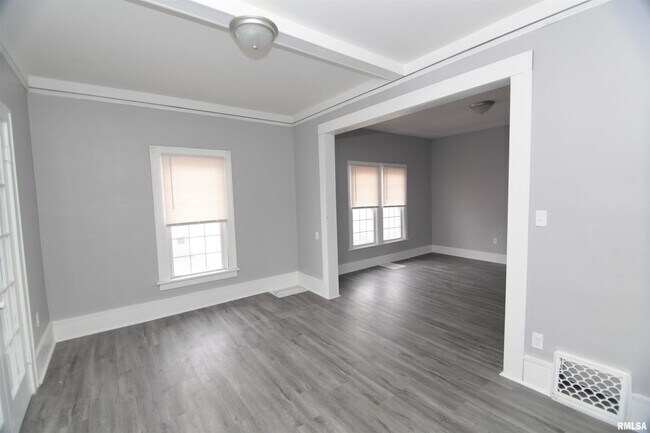 Building Photo - 1124 18th Ave