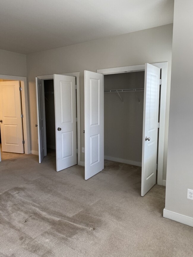 Building Photo - 202 Shamrock Dr