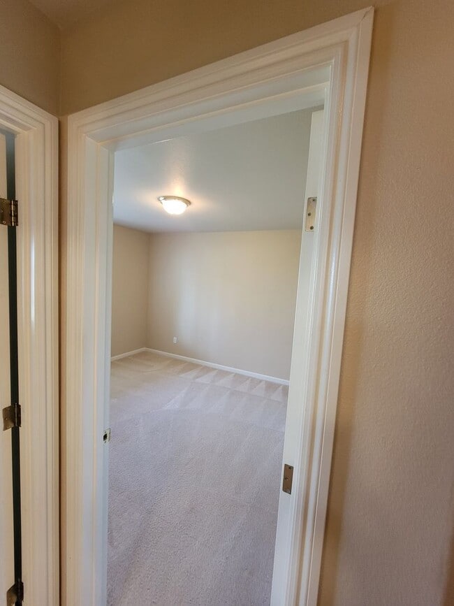 Building Photo - 3 Bedroom 2 Bathroom in NE Visalia!