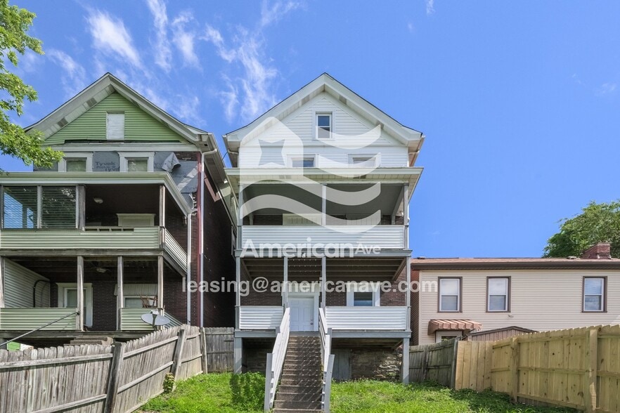 Building Photo - 806 Cowan Ave