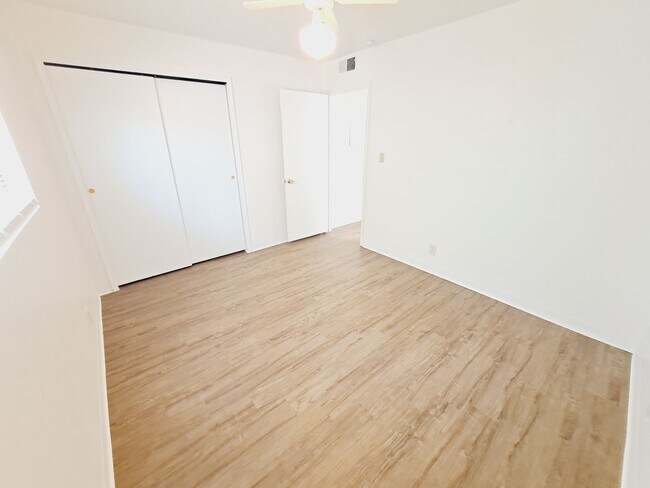 Building Photo - 3618 Lafayette Dr NE